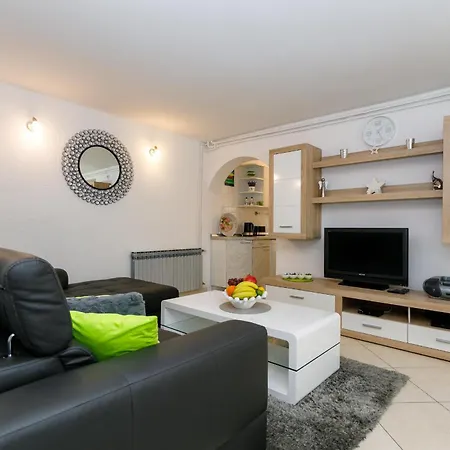 Apartment Sanja *