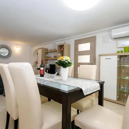 Apartment Sanja Malinska